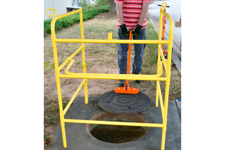Compact Magnetic Manhole Lid Lifter, Aluminum Base/Handle, 150 lb. Load Capacity